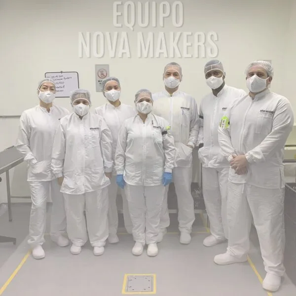 Equipo de expertos en cosmética y maquila de productos de belleza de Nova Makers