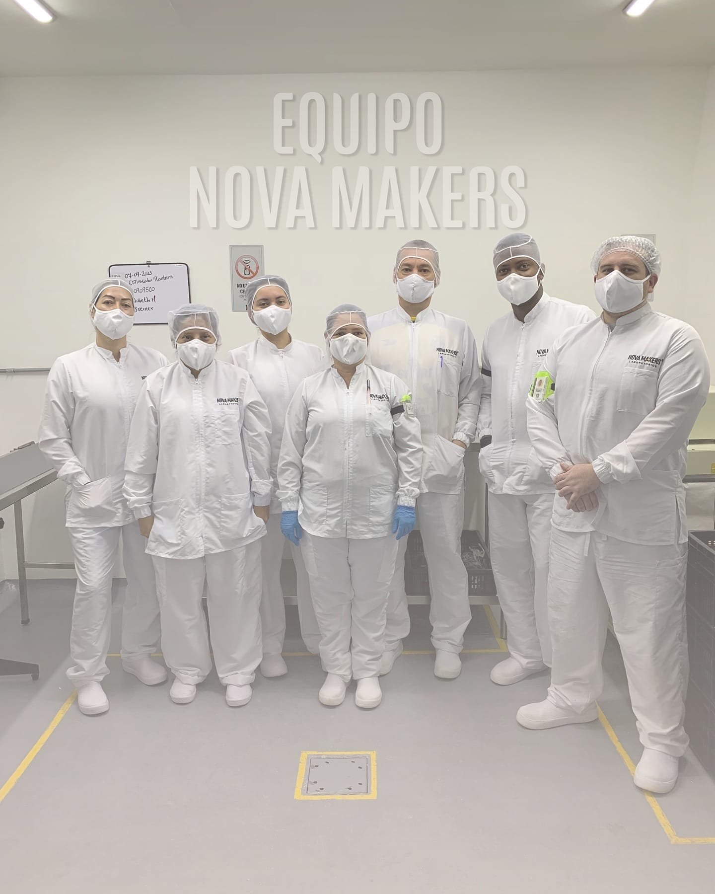 Equipo de expertos en cosmética y maquila de productos de belleza de Nova Makers