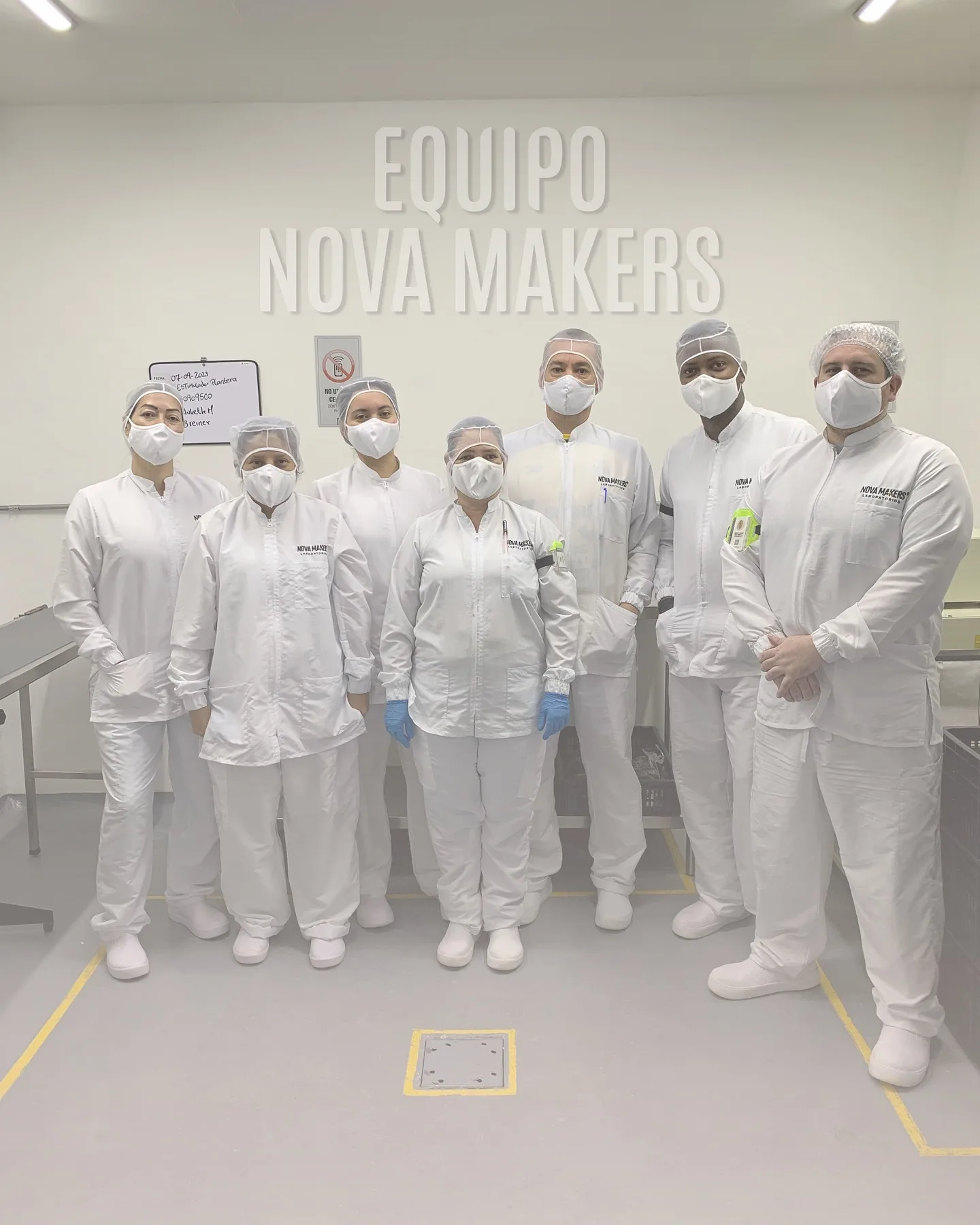 Equipo de expertos en cosmética y maquila de productos de belleza de Nova Makers